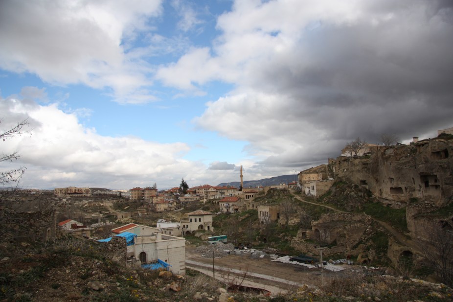 kylä vuoristossa Turkin kapadokyassa