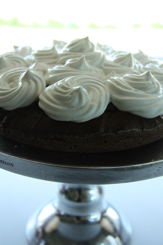 gluteeniton ja maidoton suklaakakku