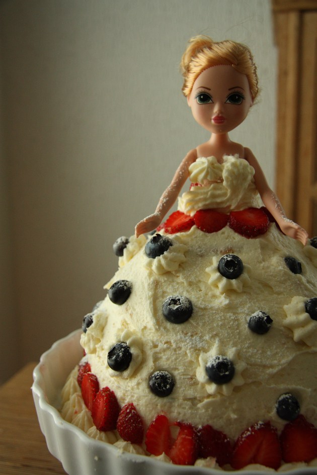 prinsessakakku nukella